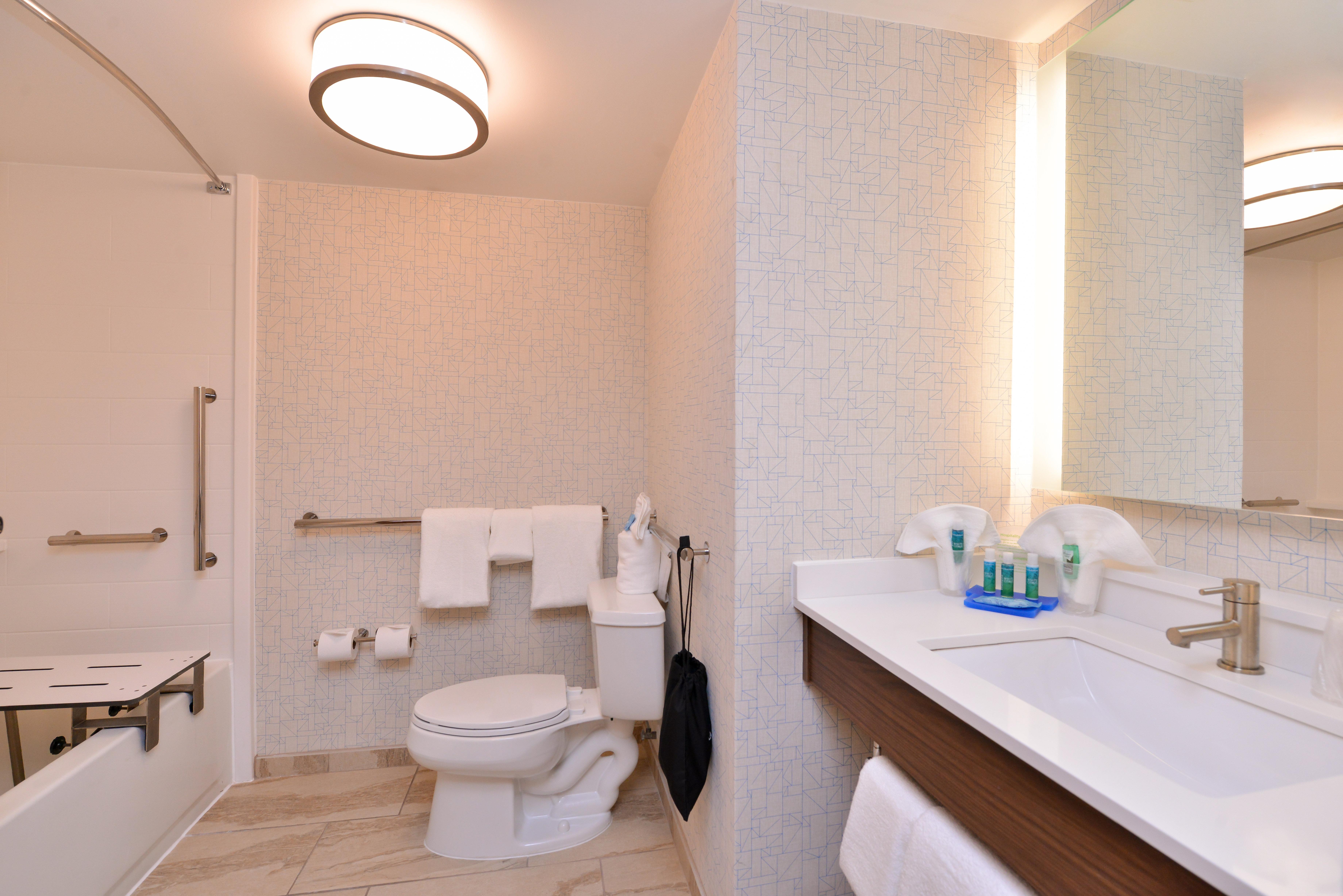 Holiday Express & Dtn-conv Ctr By Ihg 2*