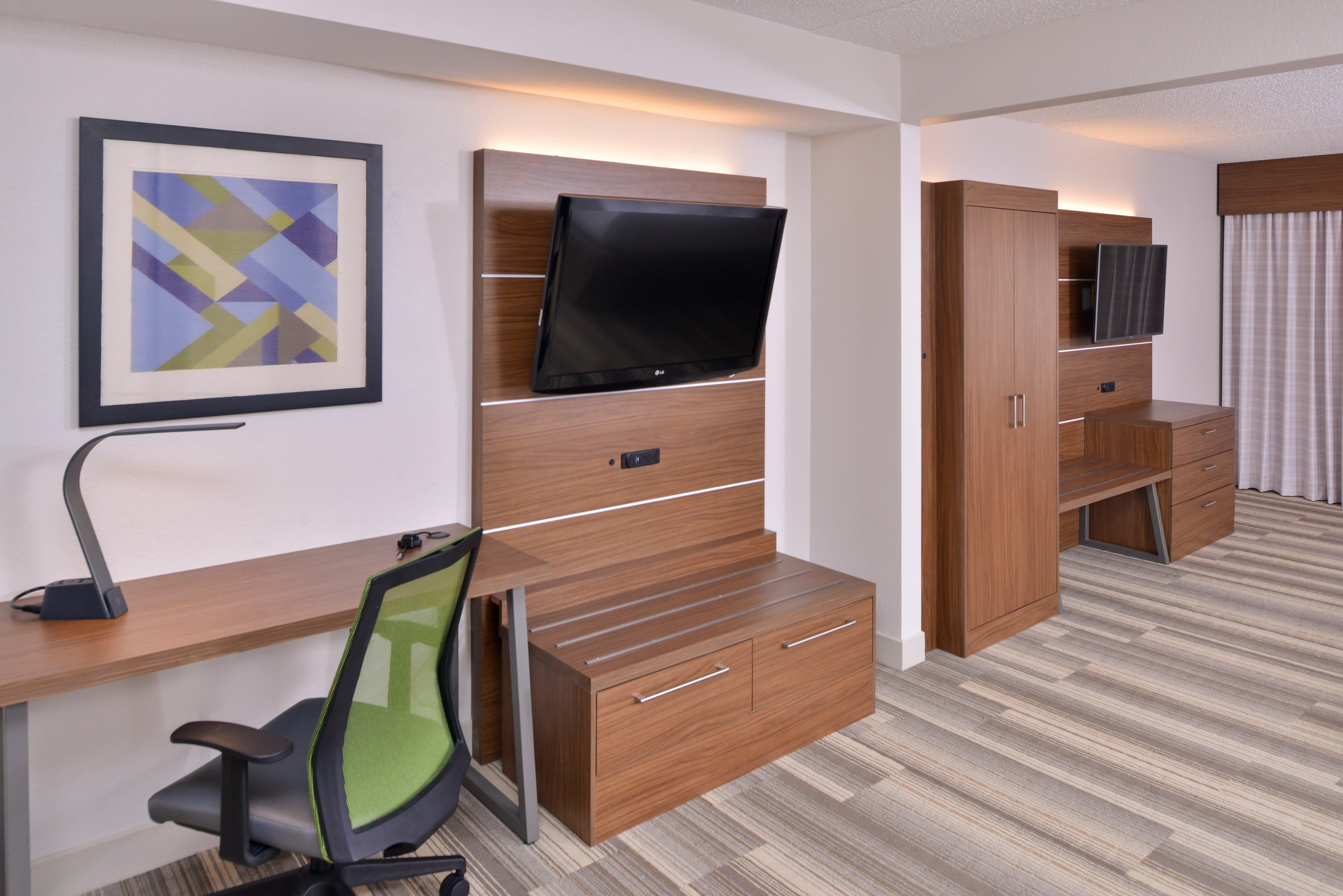 Holiday Express & Dtn-conv Ctr By Ihg